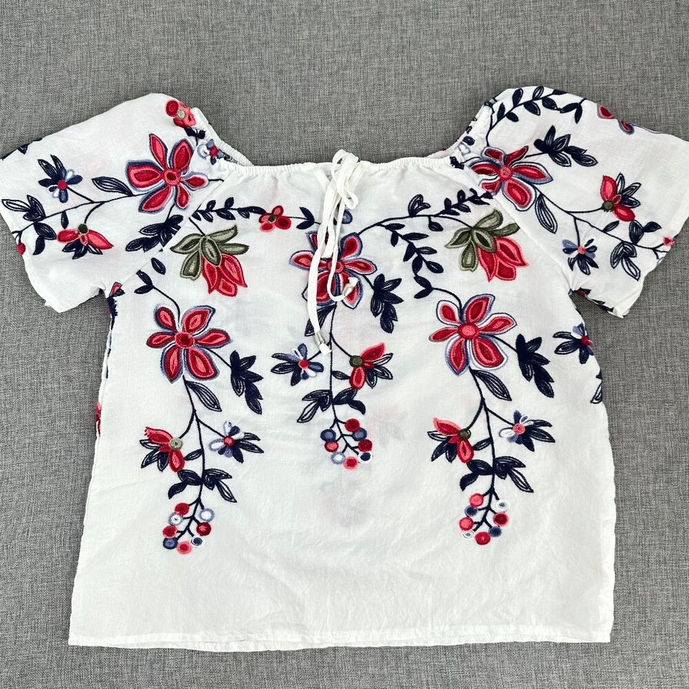Kindred Pullover Blouse Embroidered Floral Petite Small White Red Green Blue‎